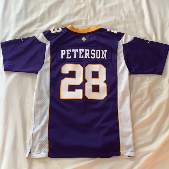 Adrian Peterson Vikings Jersey - Picture 2 of 7